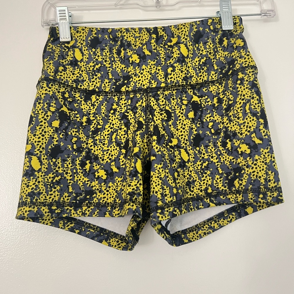 Fleo Women's Shorts
